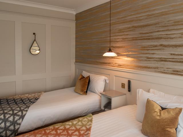Four star twin room in Wexford Self Cateriing